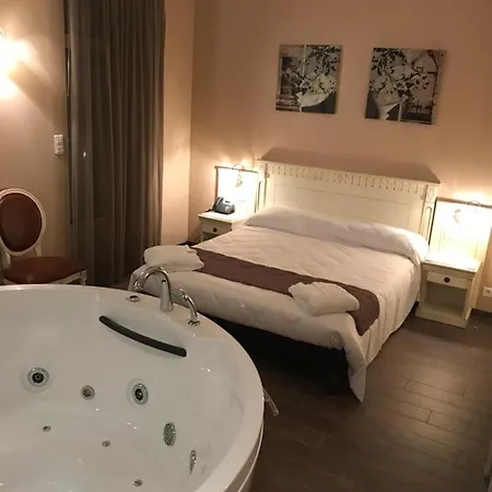 Logis Restaurant Les Minotiers ミルポワ