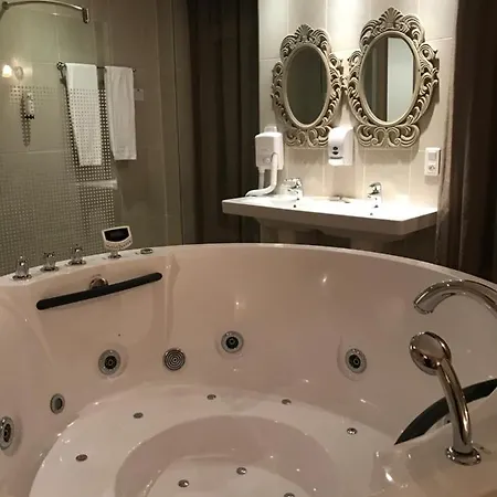 ホテル Logis Restaurant Les Minotiers 3*