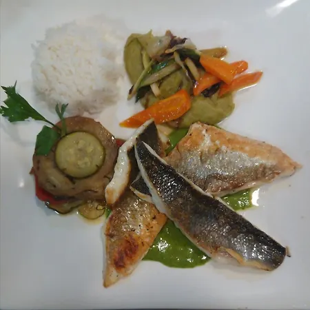 ホテル Logis Restaurant Les Minotiers ミルポワ