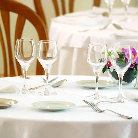 ホテル Logis Restaurant Les Minotiers 3*