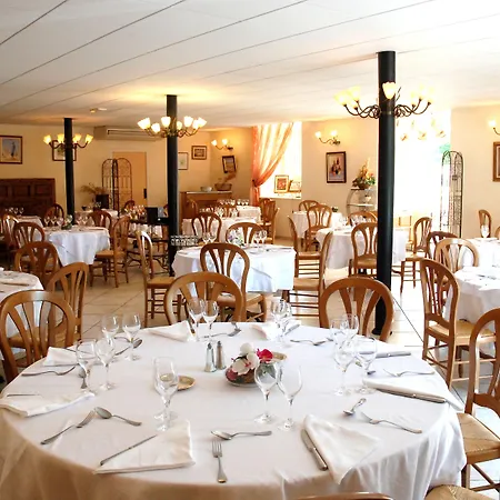 ホテル Logis Restaurant Les Minotiers 3*