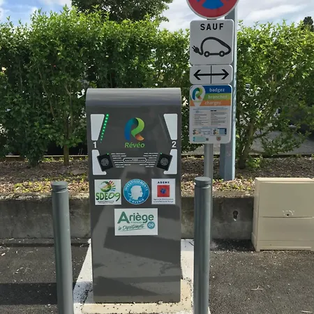 Logis Restaurant Les Minotiers ホテル 3*