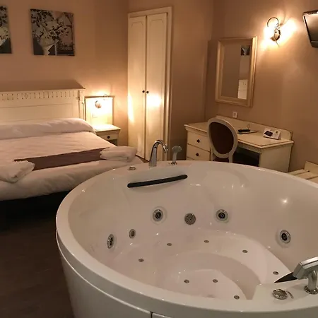 Logis Restaurant Les Minotiers ミルポワ