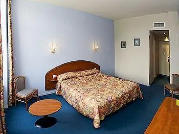 Logis Restaurant Les Minotiers ホテル