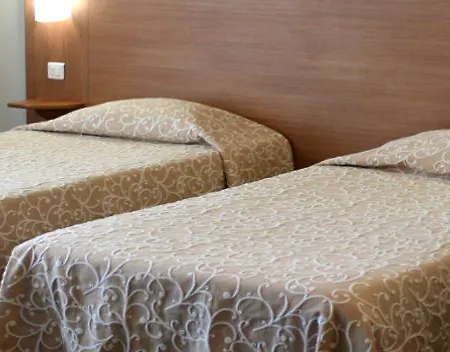 Logis Restaurant Les Minotiers ホテル 3*