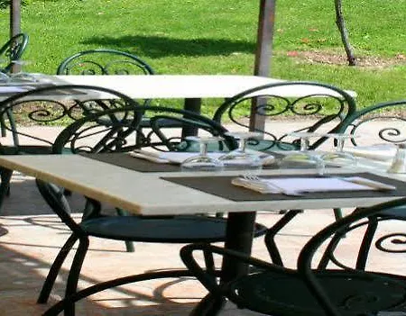 Logis Restaurant Les Minotiers ホテル ミルポワ