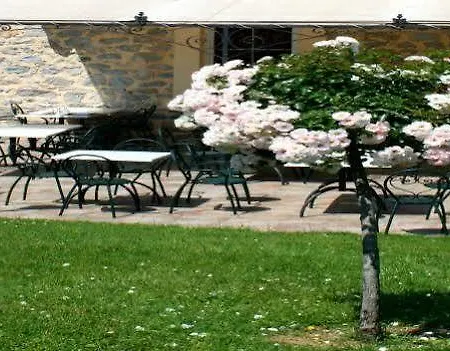 Logis Restaurant Les Minotiers ホテル 3*