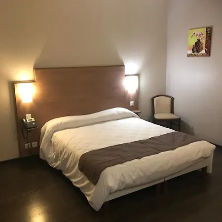 Logis Restaurant Les Minotiers 호텔 미르포아