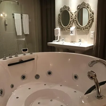호텔 Logis Restaurant Les Minotiers 3*