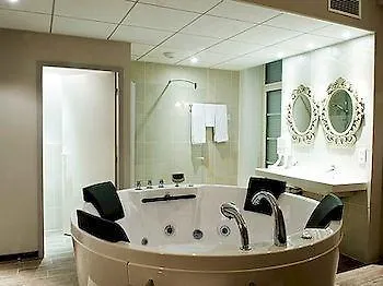 Logis Restaurant Les Minotiers 호텔 3*